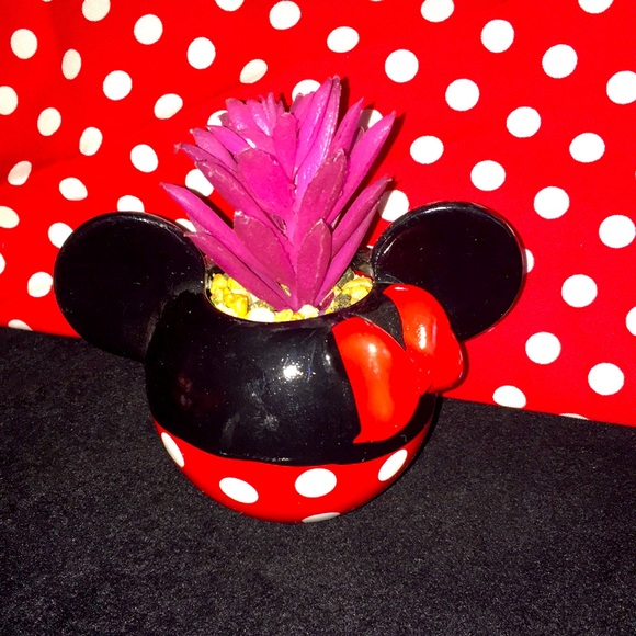 New Mickey and Minnie Mini Planters with Artificial plants - Picture 6 of 7